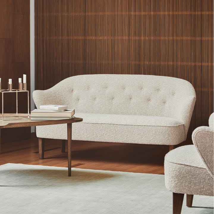 Ingeborg 2,5-seters sofa, saueskinn moonlight, ben eik røkt Audo Copenhagen