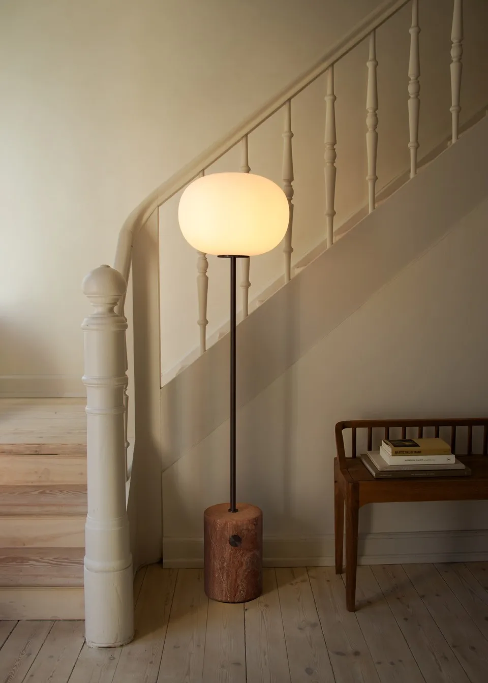 JWDA gulvlampe, Red travertine, 130 cm Audo Copenhagen