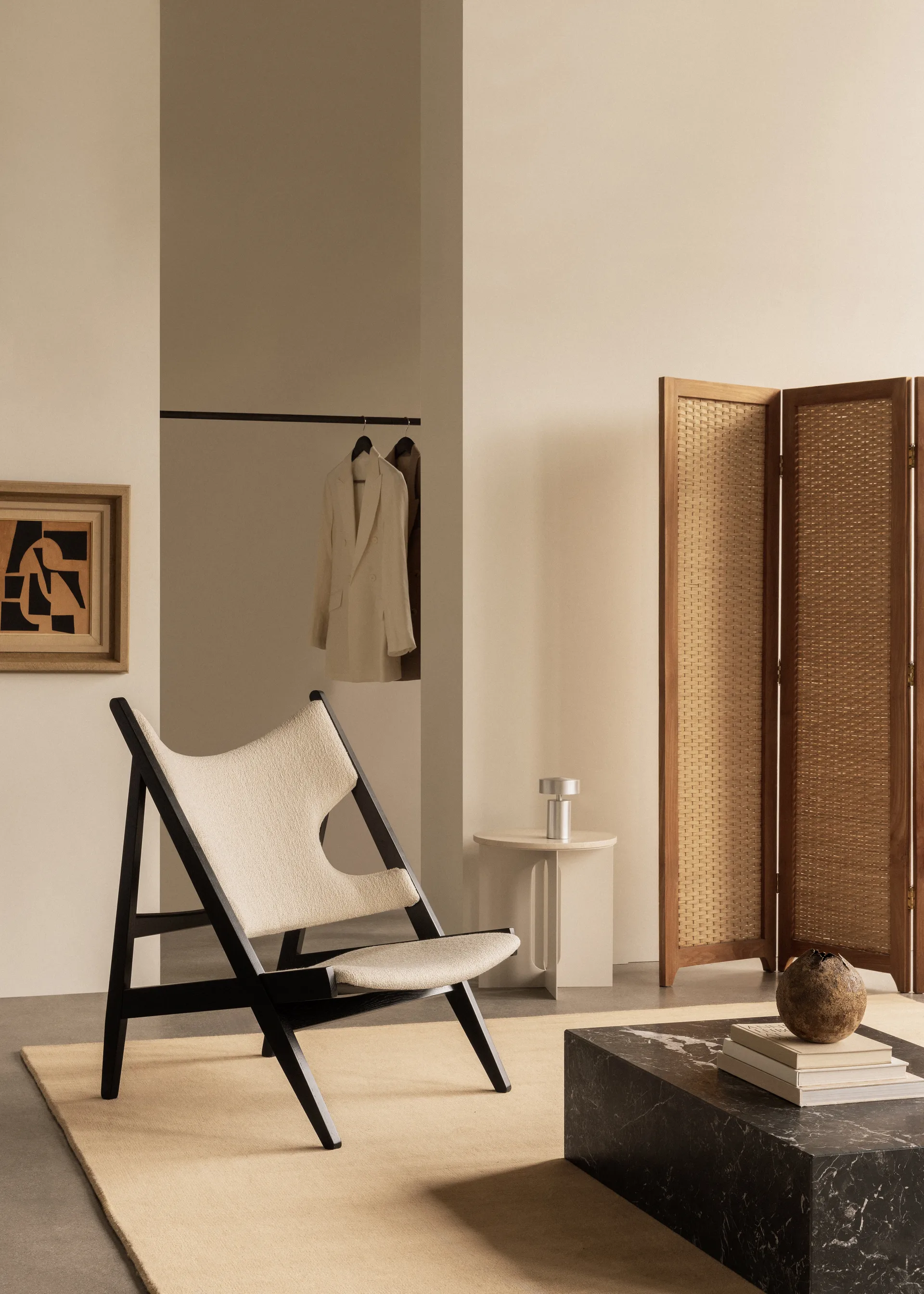 Knitting loungestol, Barnum Bouclé 24-svart eik Audo Copenhagen