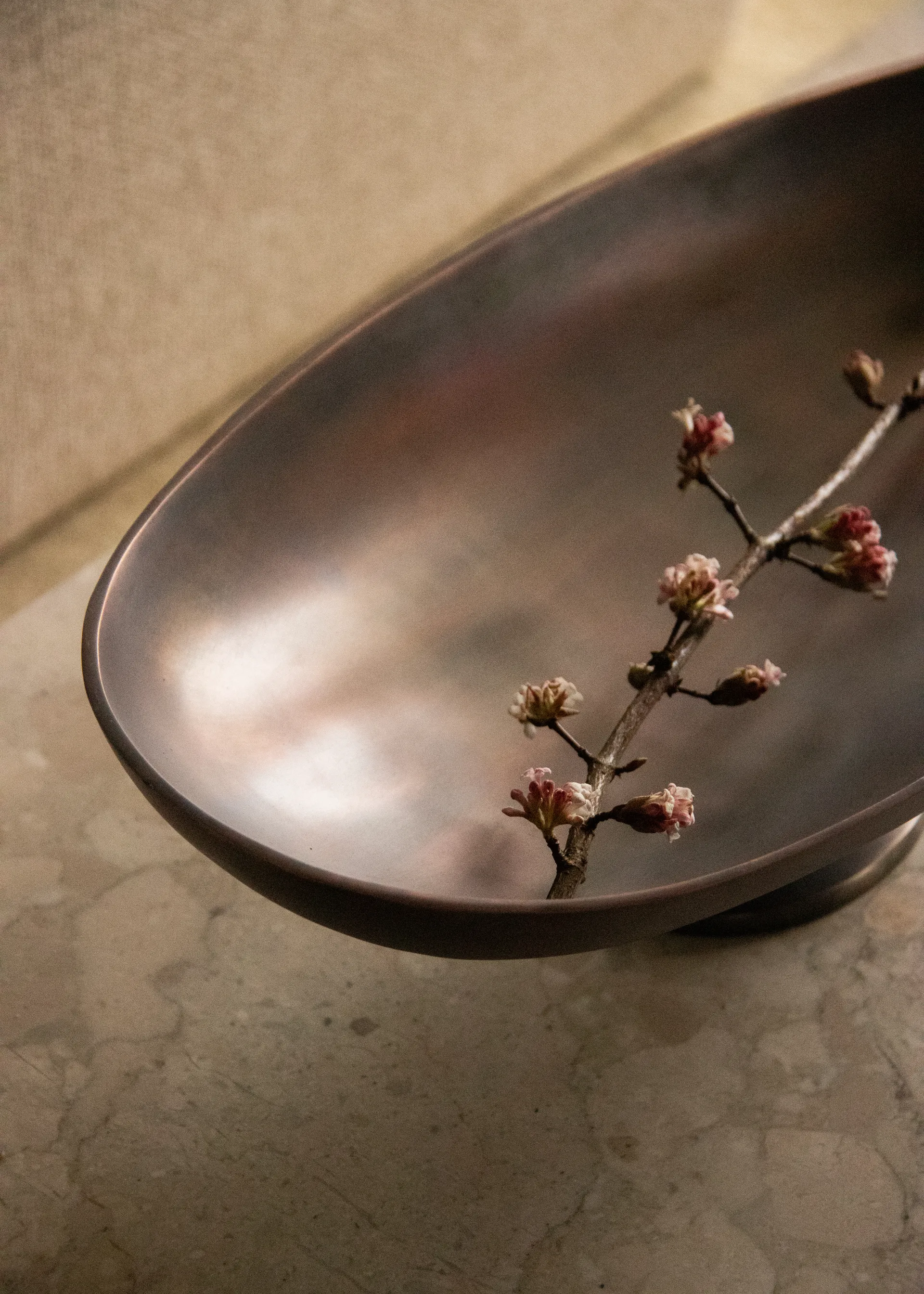 Pavot serveringsfat på fot, Brun Audo Copenhagen