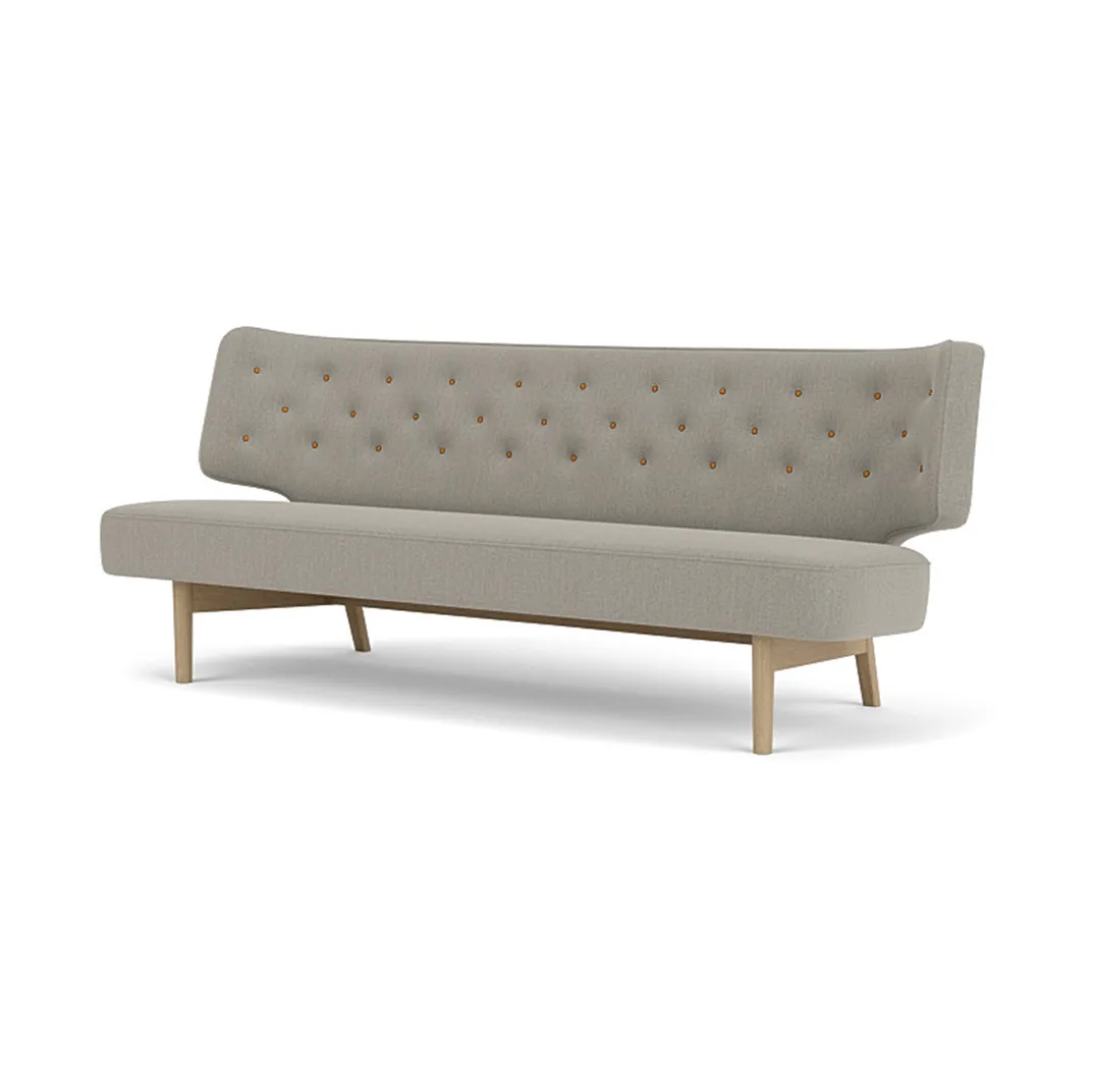 Radiohus sofa, Re-wool 218-natur eik, lærknapper, 2-seter Audo Copenhagen