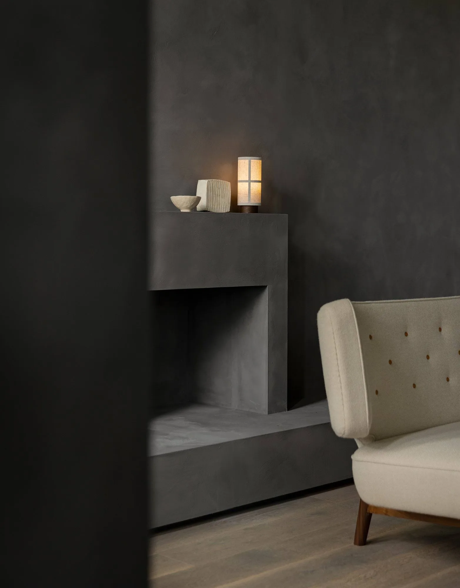 Radiohus sofa, Re-wool 218-valnøtt, lærknapper, 2-seter Audo Copenhagen