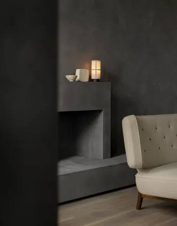 Radiohus sofa - Re-wool 218-valnøtt, lærknapper, 3-seter - Audo Copenhagen