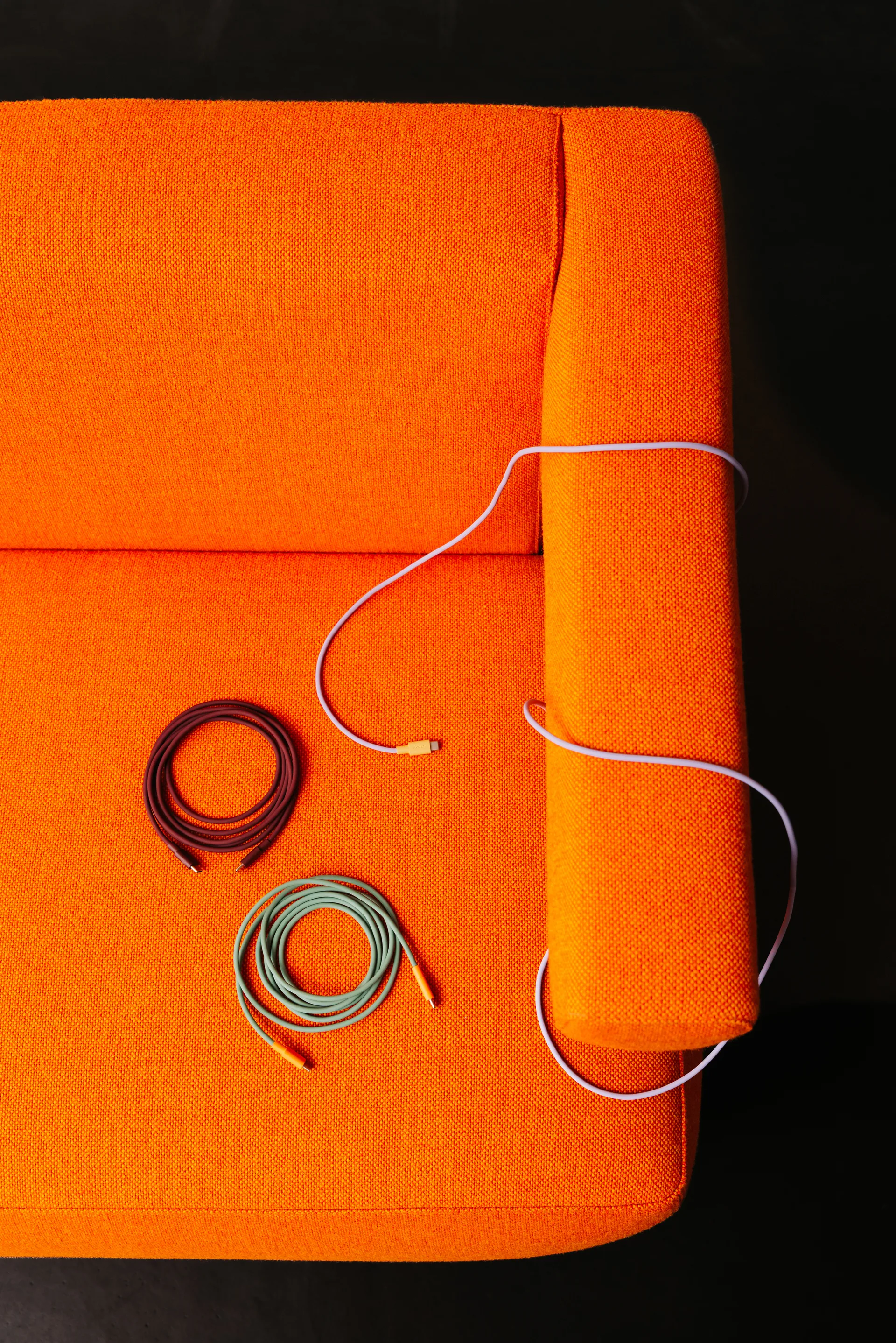 AVOLT x Bauhaus-Archiv Kabel 1 USB C til USB C, Mulberry Red Avolt