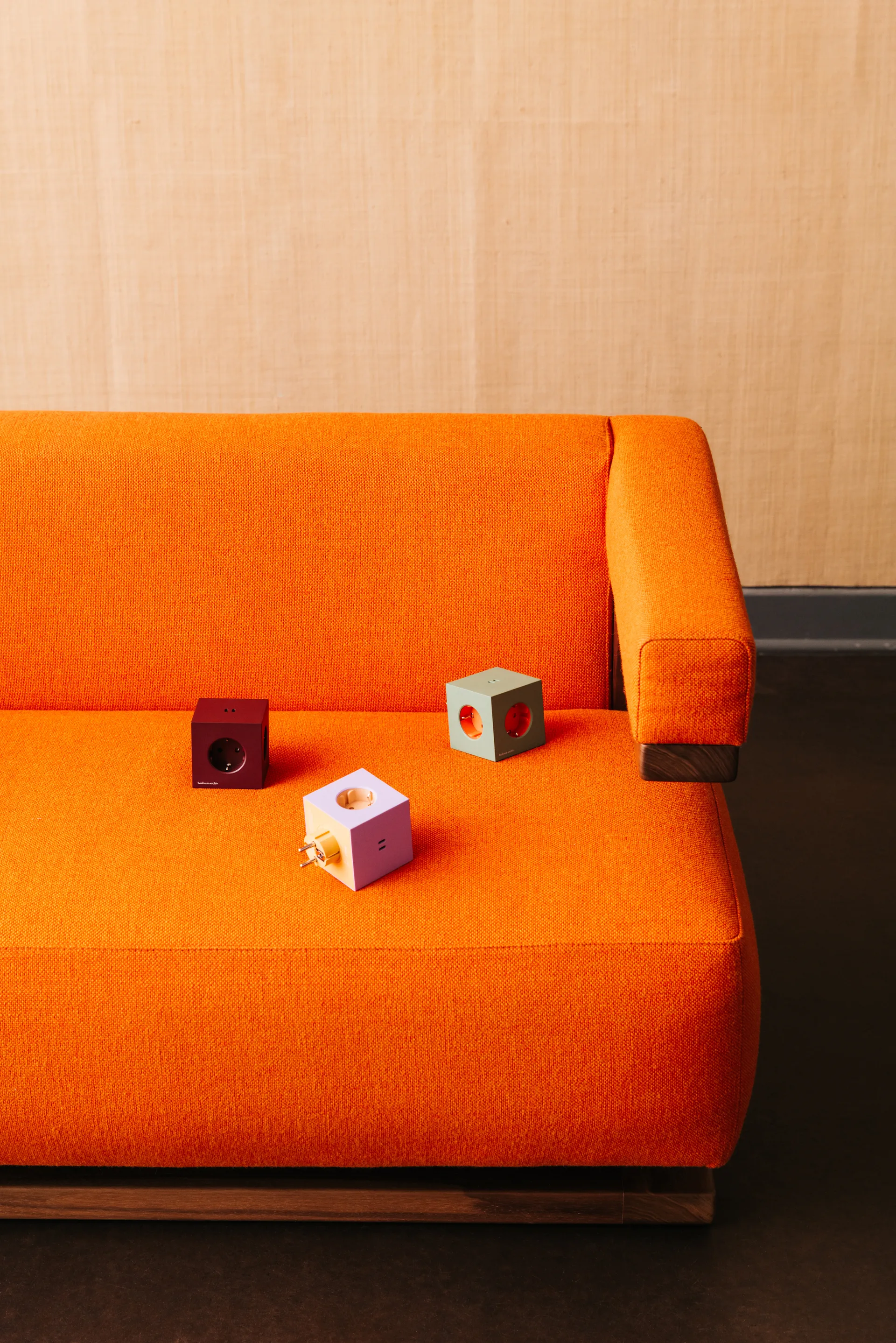 AVOLT x Bauhaus-Archiv Square 2 grenuttak USB-C, Lavender Glow Avolt