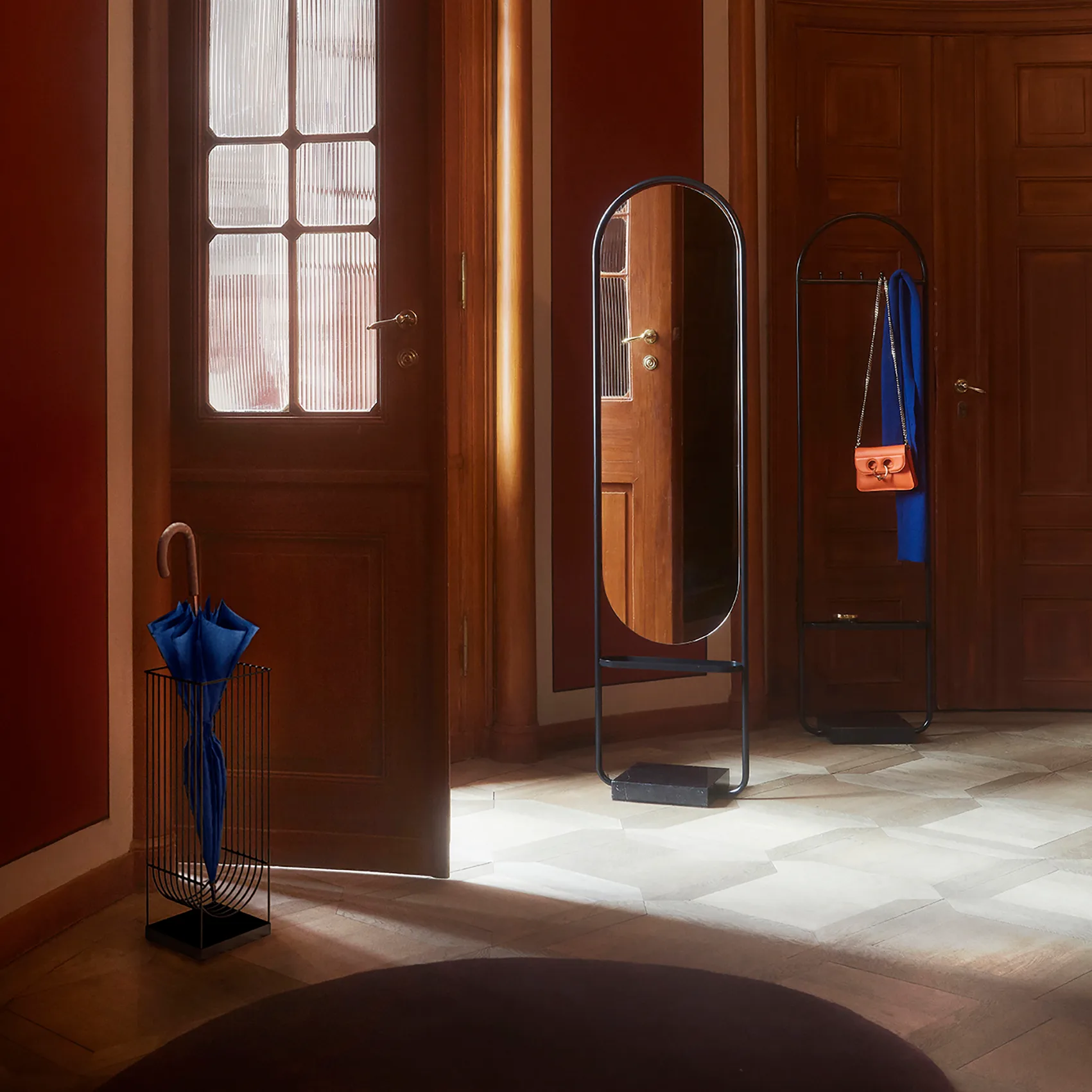 Curva paraplystativ, Svart AYTM