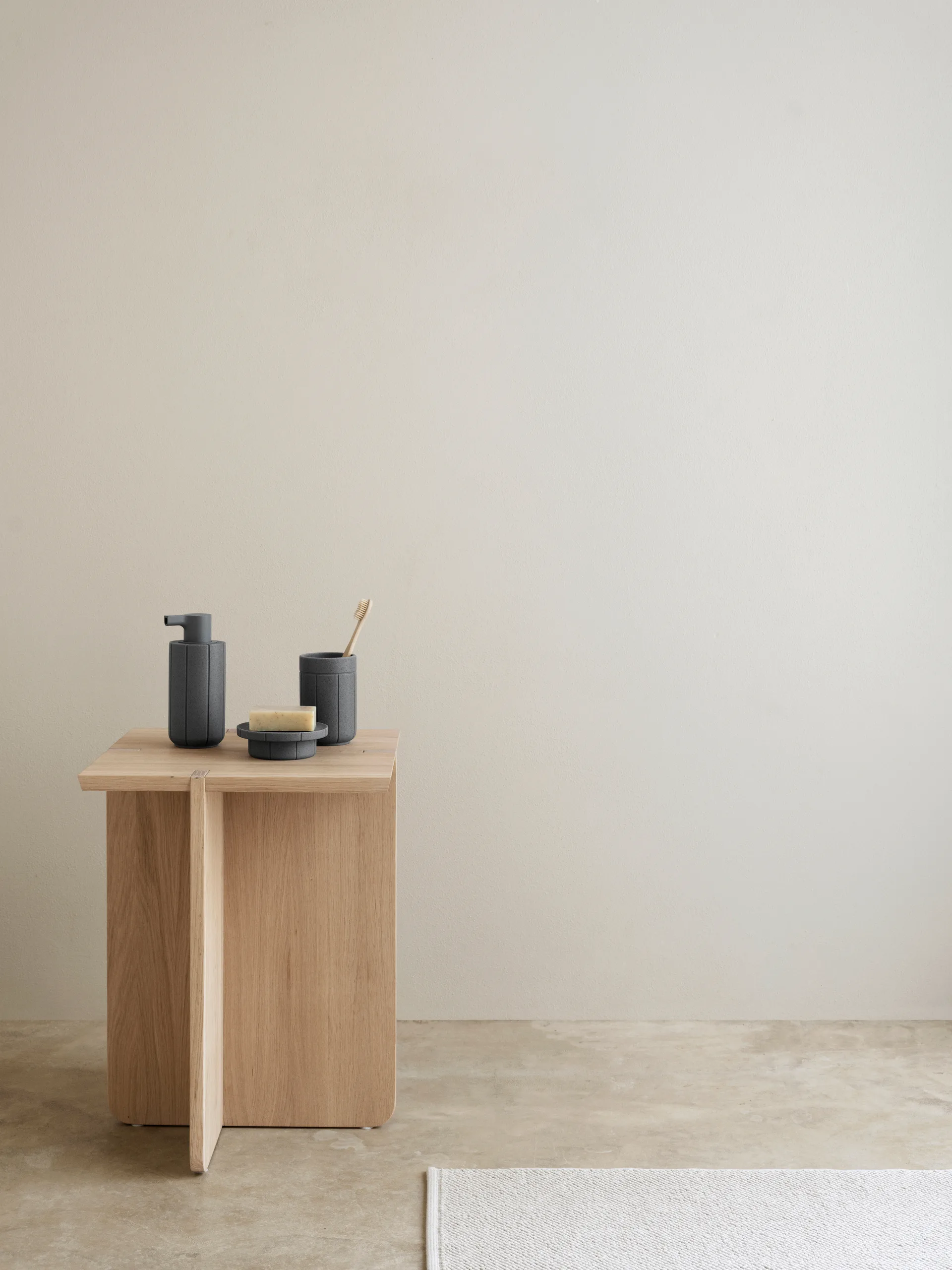 Kua tannbørstekrus, Cedar Wood, Ø7x11 cm blomus