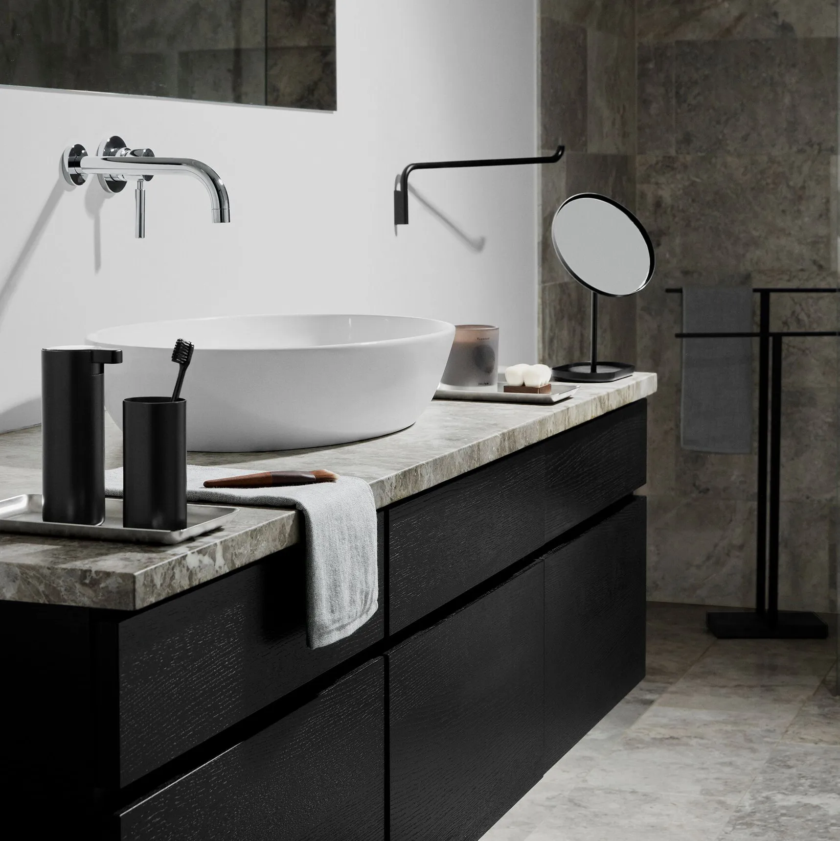 Modo håndkleknagg, Svart blomus