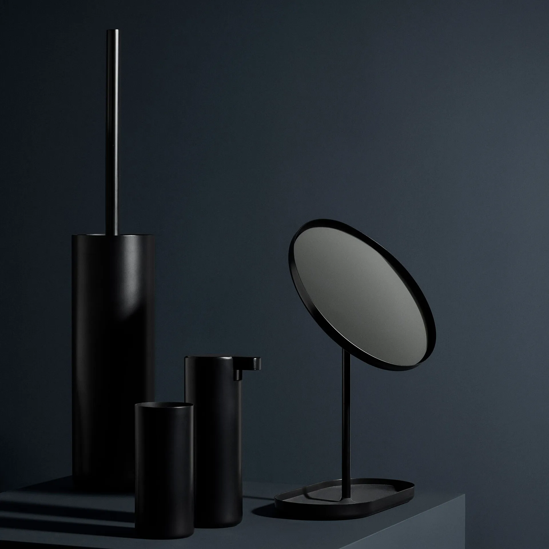 Modo såpedispenser, Svart blomus