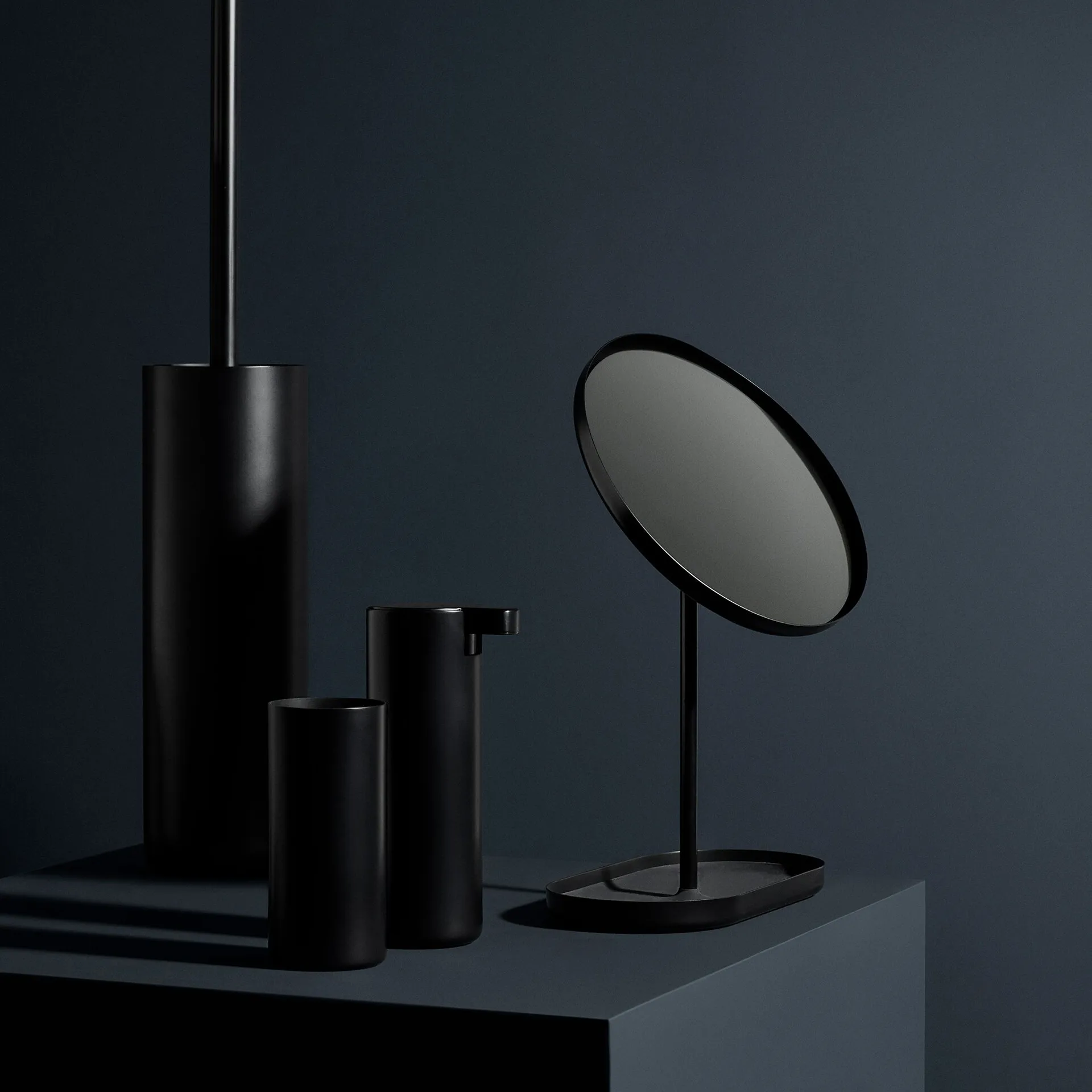 Modo sminkespeil, Svart blomus