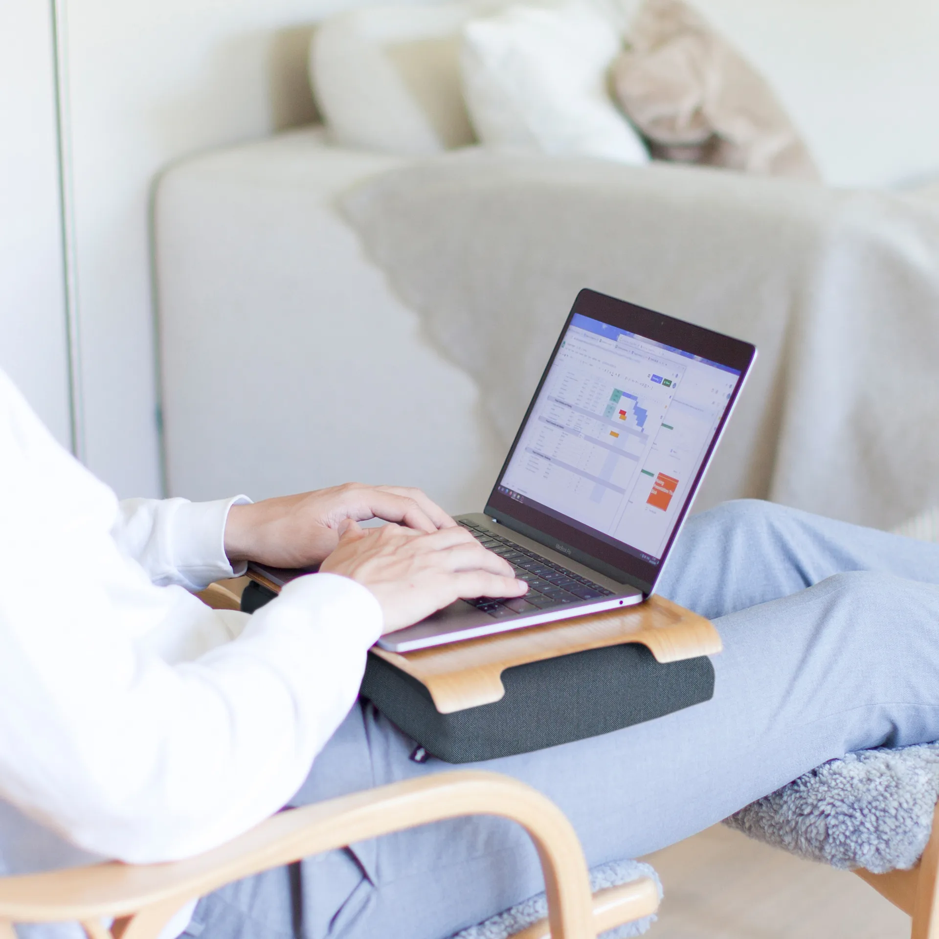 Knebrett mini, Pilträ - salt og pepper grå Bosign