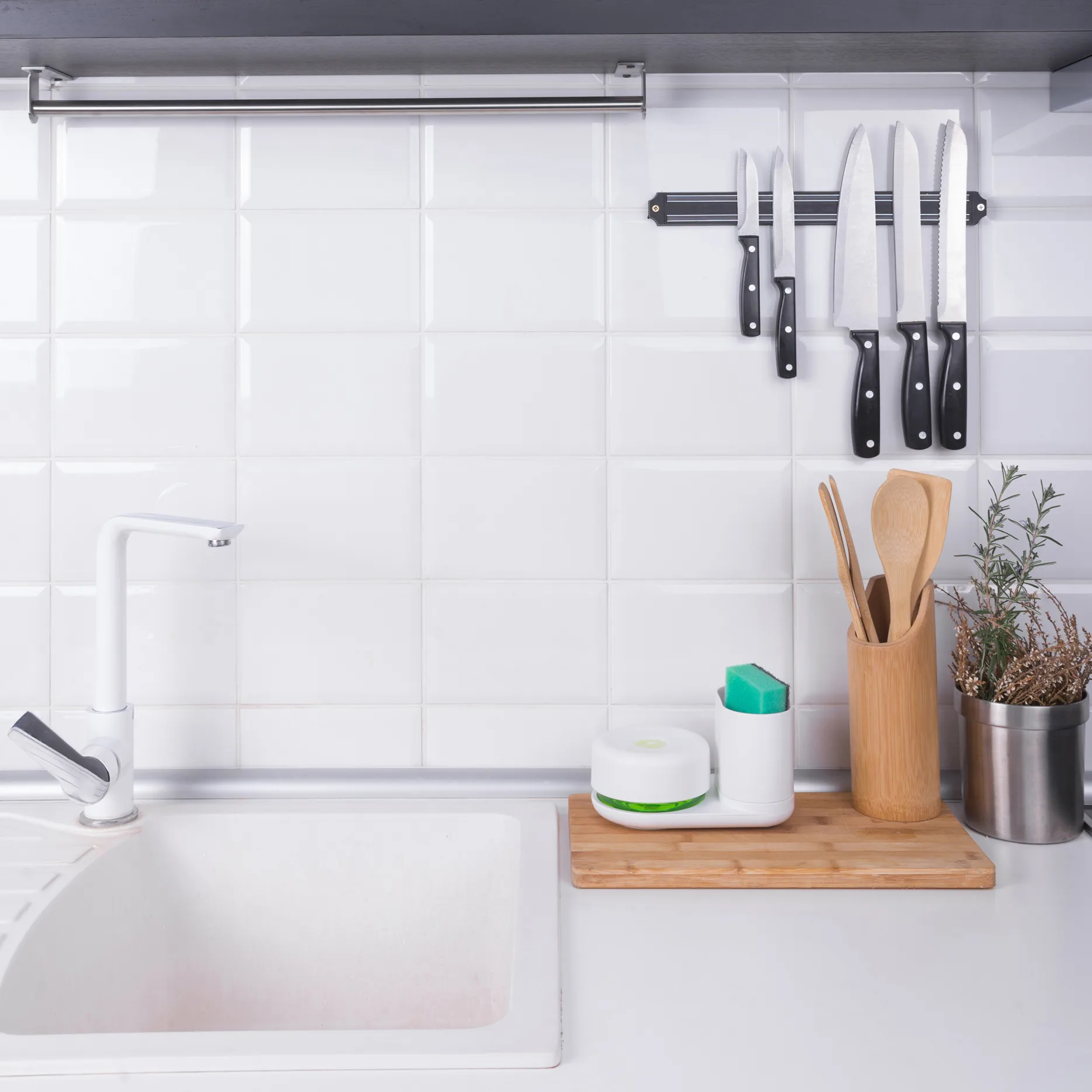 Såpedispender med oppbevaringsstativ, Hvit Bosign