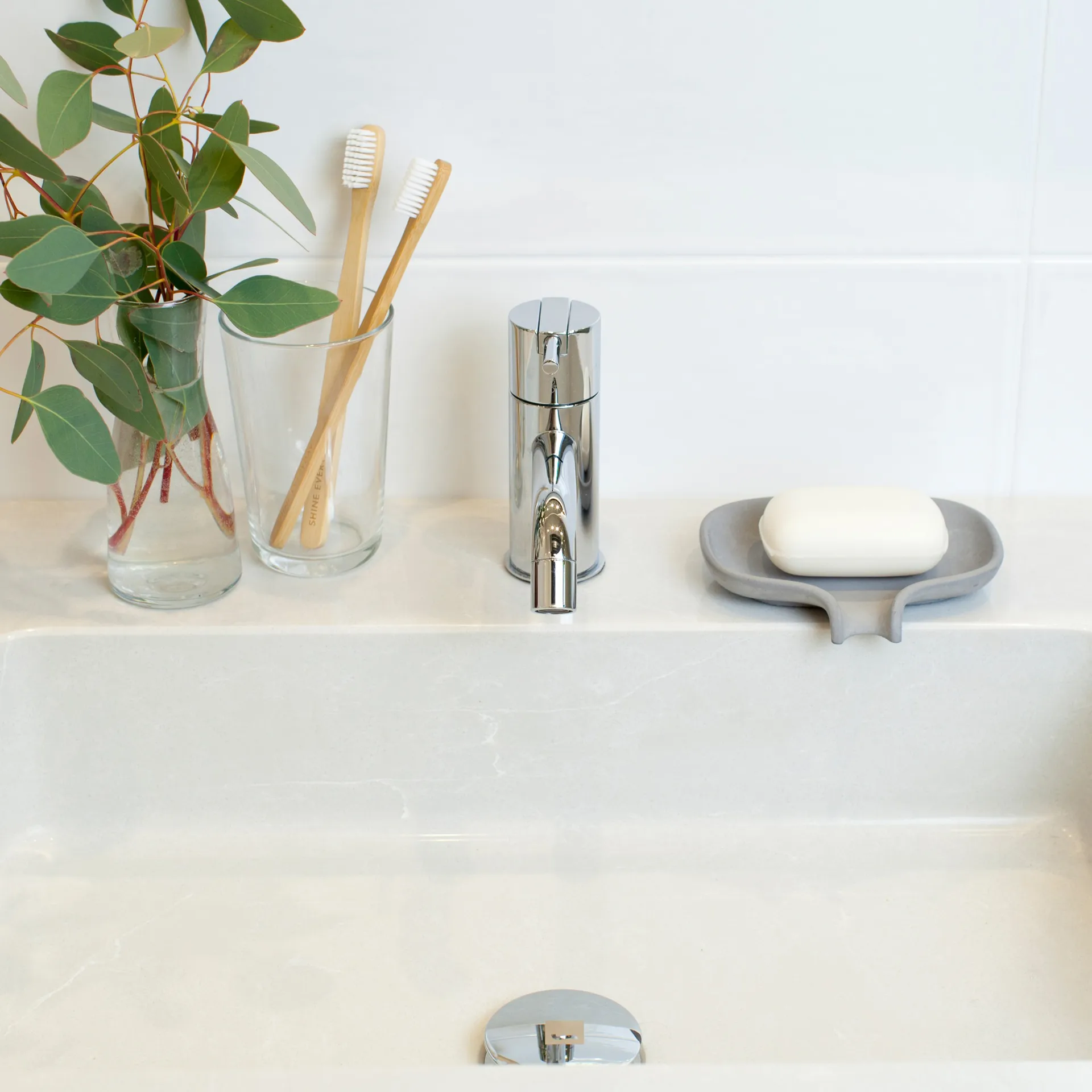 Soap Saver Flow såpefat med dreneringsrør betong, Grå Bosign