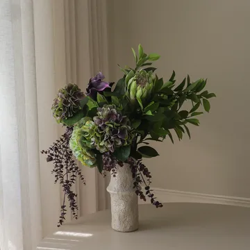 Aubergine Bloom kunstig bukett - Kalla-hortensia-kongeprotea, 106 cm, 12 stk - Botané