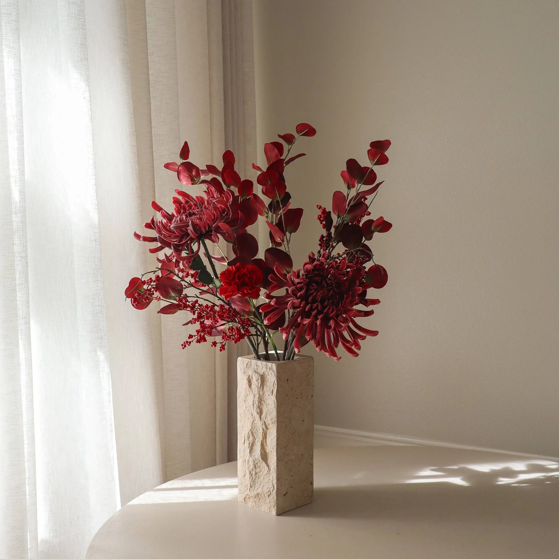 Berry drama kunstig bukett, Edderkoppkrysantemum, nellik, eukalyptus, 84 cm Botané