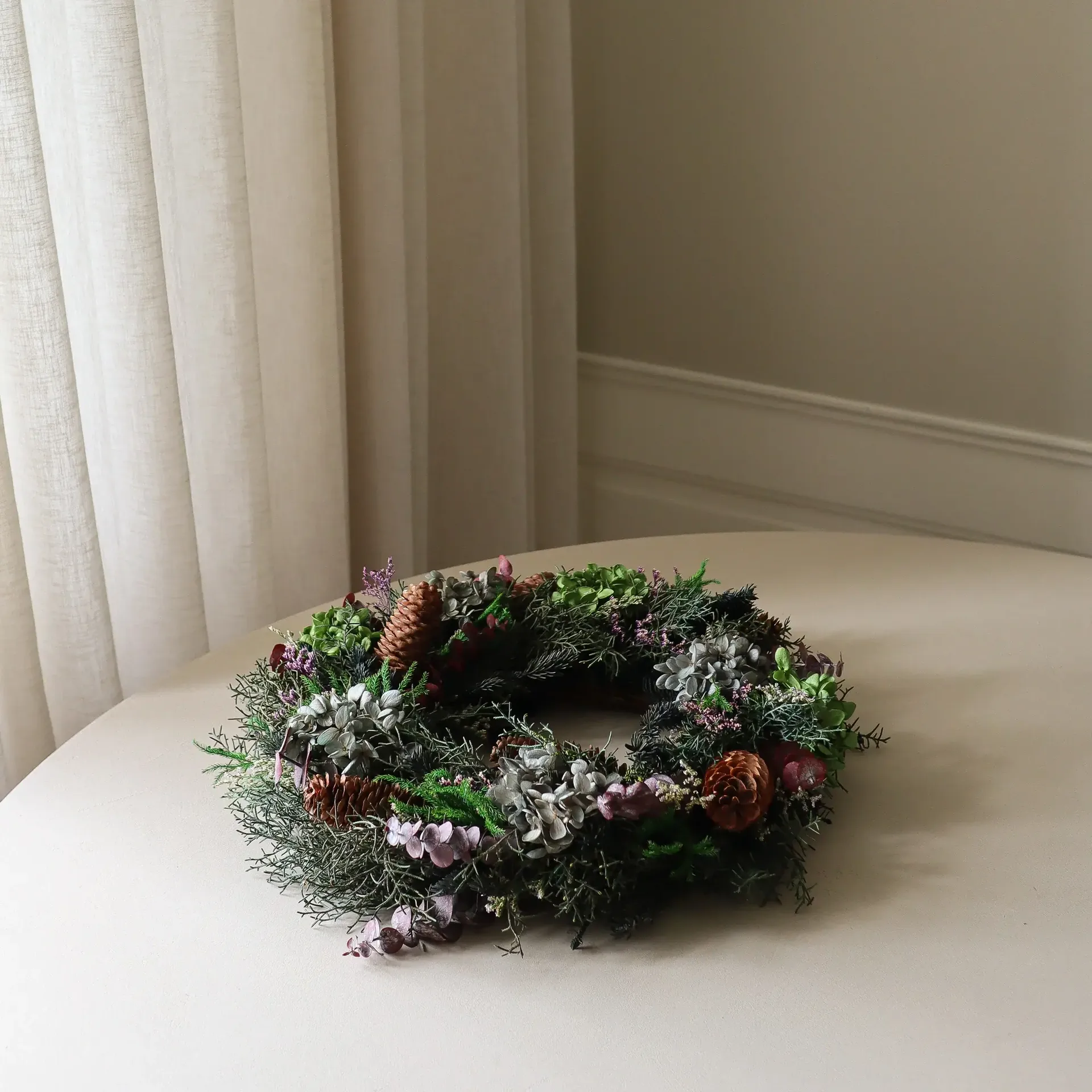 Botanical Forest Wreath blomsterkrans, Hortensia-eukalyptus-bargrener-kongler, Ø40 cm Botané