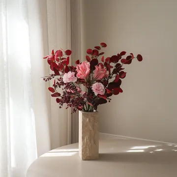 Burgundy blush kunstig bukett - Amaryllis, nellik, bærkvister, eukalyptus, 84 cm - Botané