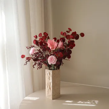 Burgundy blush kunstig bukett - Amaryllis, nellik, bærkvister, eukalyptus, 84 cm - Botané