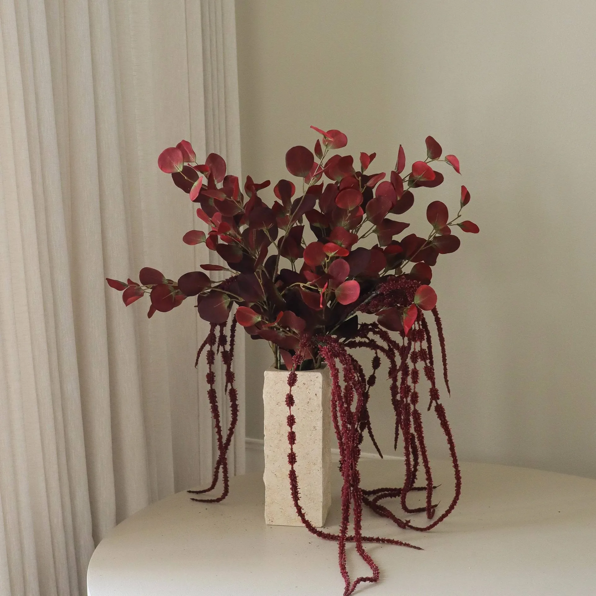 Burgundy veil kunstig bukett, Eukalyptus, amarant, 84 cm Botané