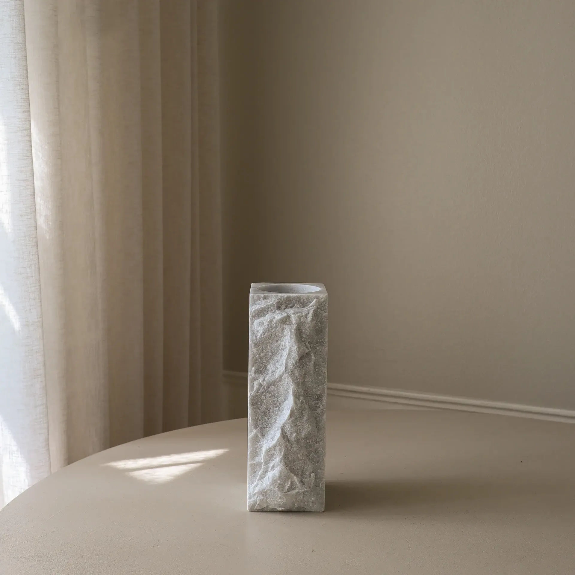 Carrara Edge marmorvase, Medium, 30 cm Botané