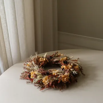 Golden Meadow Wreath blomsterkrans - Hortensia-tørket gress-bregne-hareører, Ø40 cm - Botané