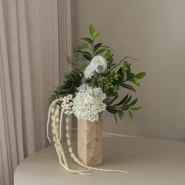 Green veil kunstig bukett - Ranunkel, hortensia, amarant, 85 cm - Botané
