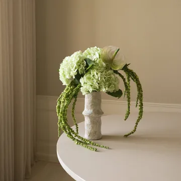 Kunstig blomsterbukett Dewdrop Symphony - Hortensia-lysegrønn anthurium-amarant 6 stk - Botané