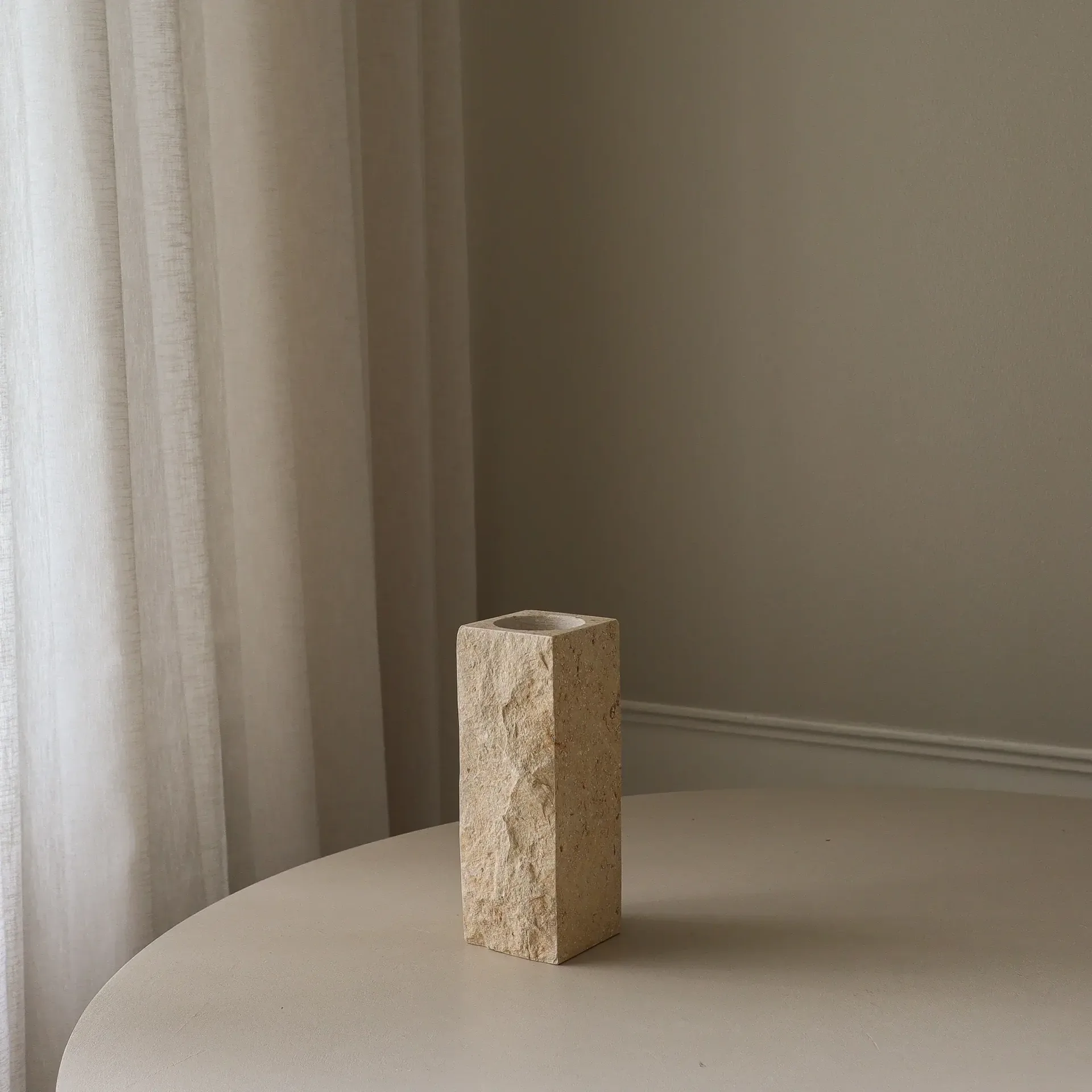 Limestone Edge marmorvase, Liten, 25 cm Botané