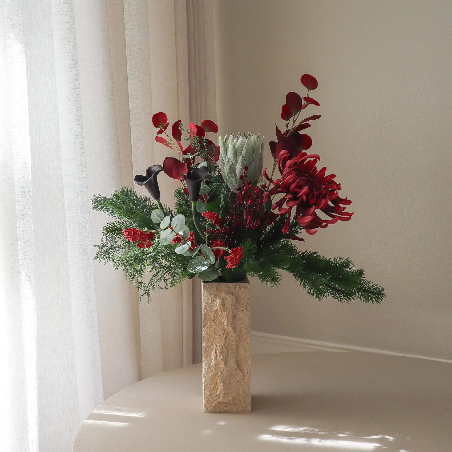 Wild winter kunstig bukett, Protea, edderkoppkrysantemum, kalla, eukalyptus, 84 cm Botané