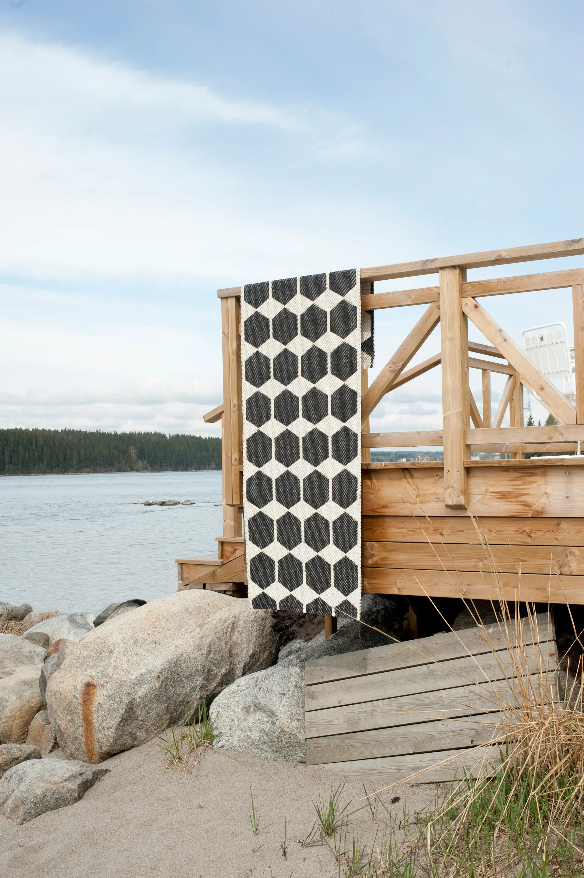 Anna gulvteppe svart stort, 150x200 cm Brita Sweden