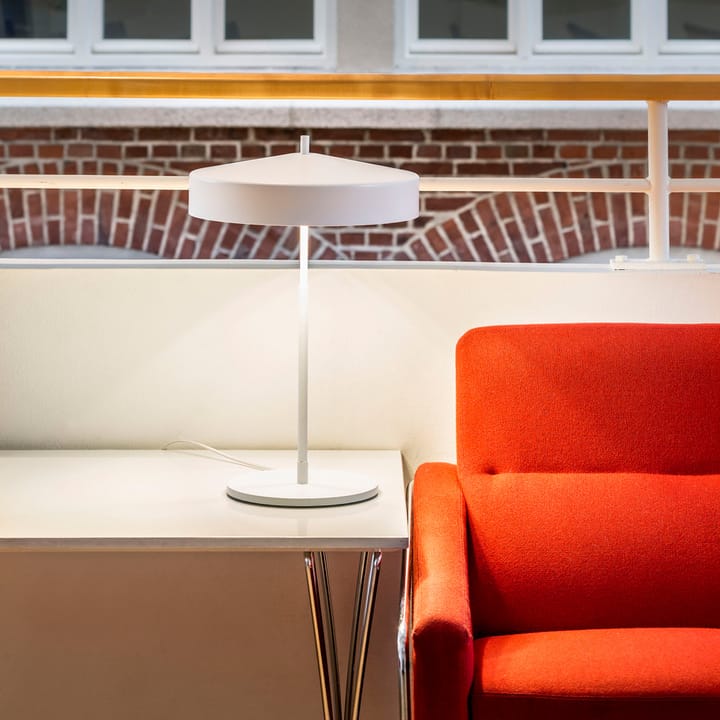 Cymbal bordlampe, hvit matt, sort ledning Bsweden