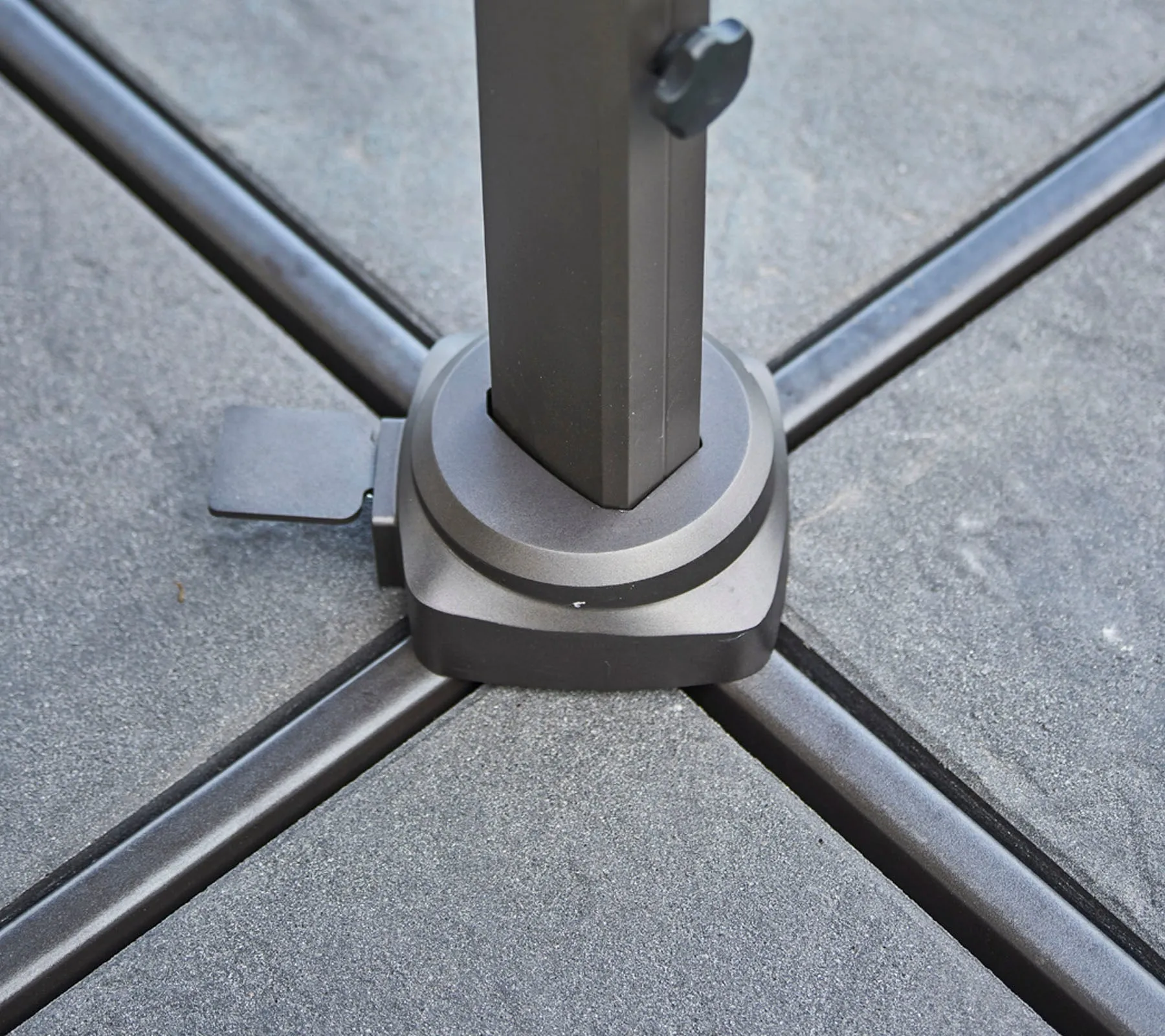 Hyde Luxe Tilt parasoll 300x300 cm, Dusty white-sølvanodisert stativ Cane-line