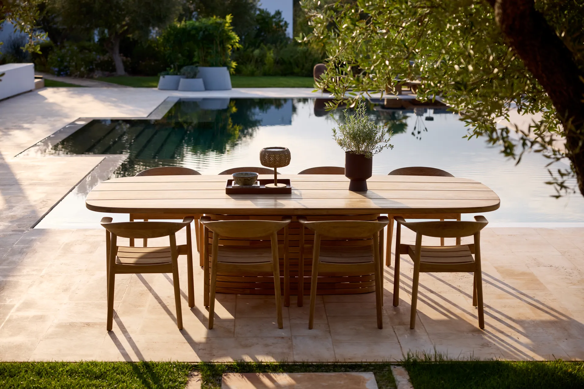 Majestic karmstol, Teak Cane-line