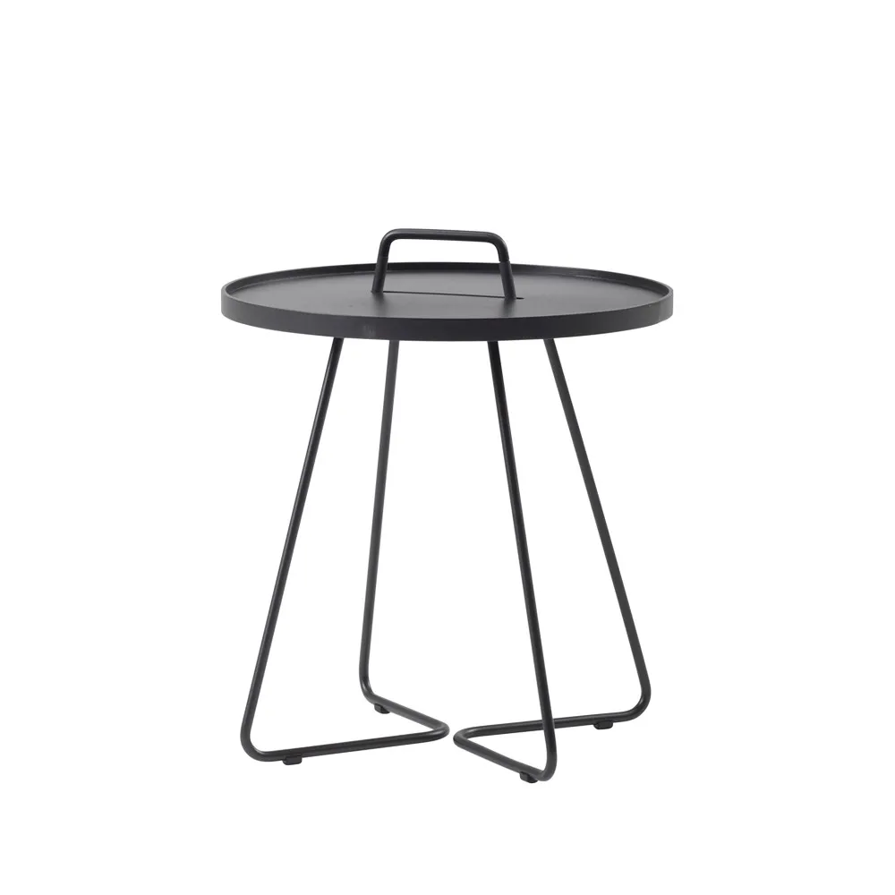 One The Move bord Ø44 cm, Black Cane-line