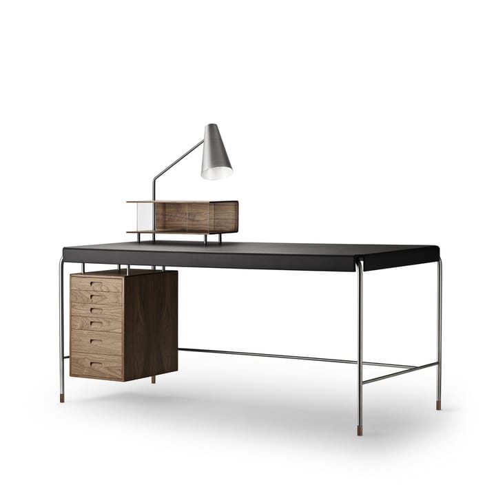 AJ52 Society Table skrivebord - Lakkert valnøtt inkl. belysning 140 cm - Carl Hansen & Søn