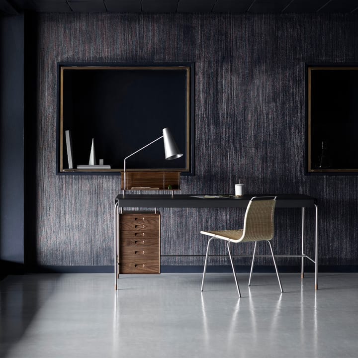 AJ52 Society Table skrivebord, Lakkert valnøtt inkl. belysning 140 cm Carl Hansen & Søn