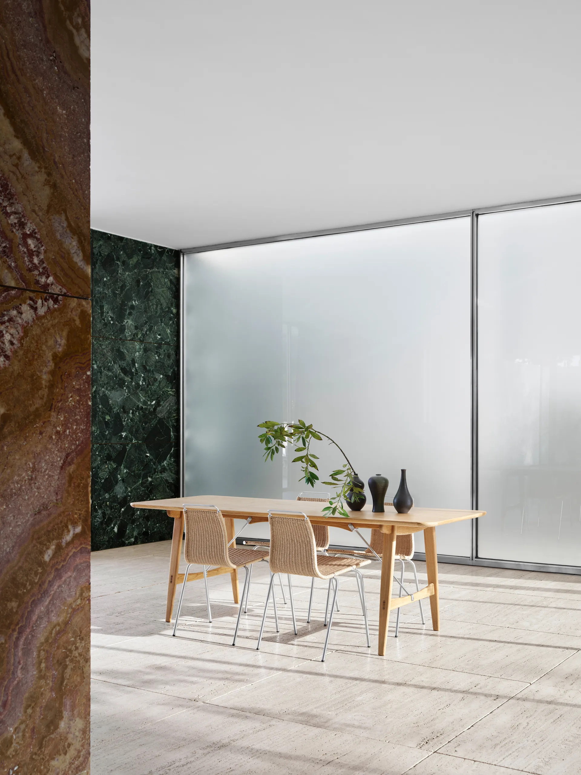 BM1160 Hunting spisebord, Oljed eik-rustfritt stål Carl Hansen & Søn