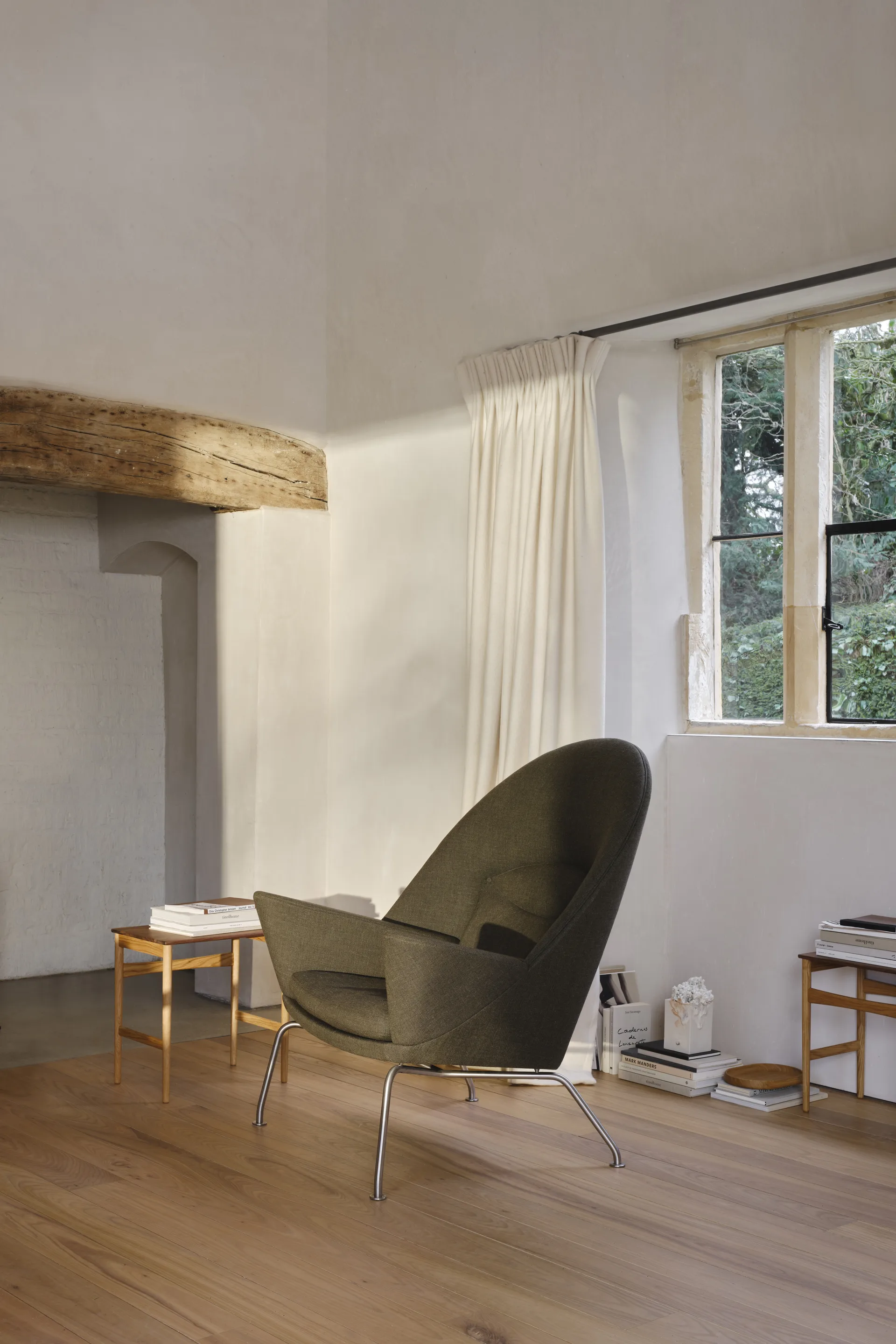 CH004 nesting tables satsbord, Oljet eik-valnøtt Carl Hansen & Søn