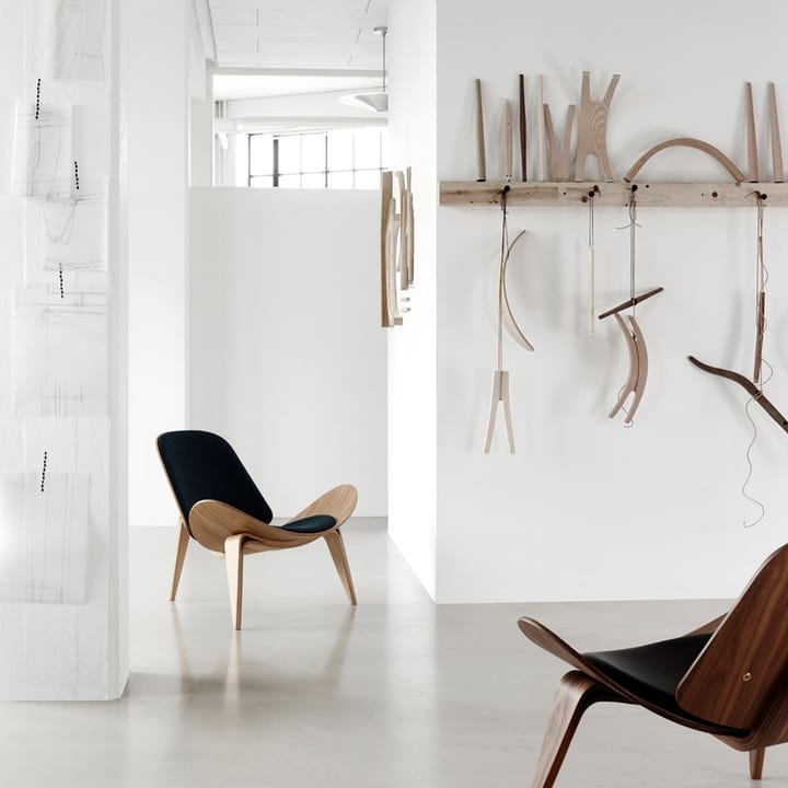 CH07 lenestol, Thor 301 lær-svartlakkert bøk Carl Hansen & Søn