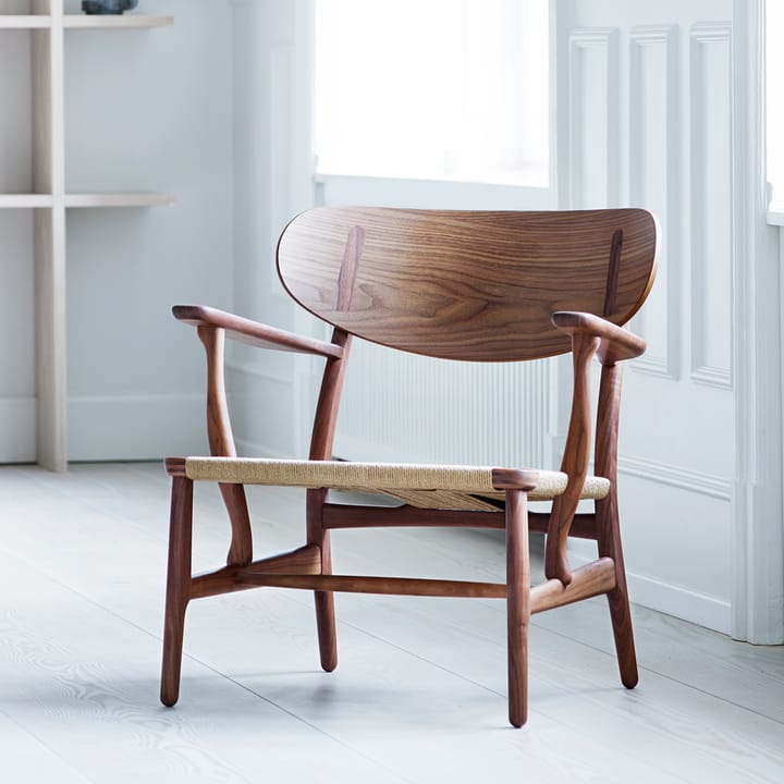 CH22 lenestol, Klarlakk eik-valnøtt-svart Carl Hansen & Søn