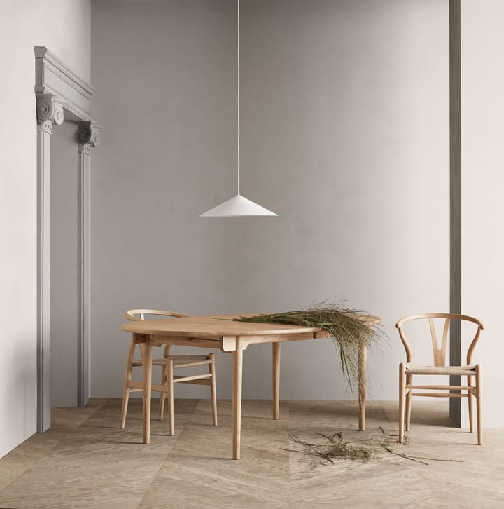 CH24 Y-stol, Hvitoljet eik-naturflettet Carl Hansen & Søn