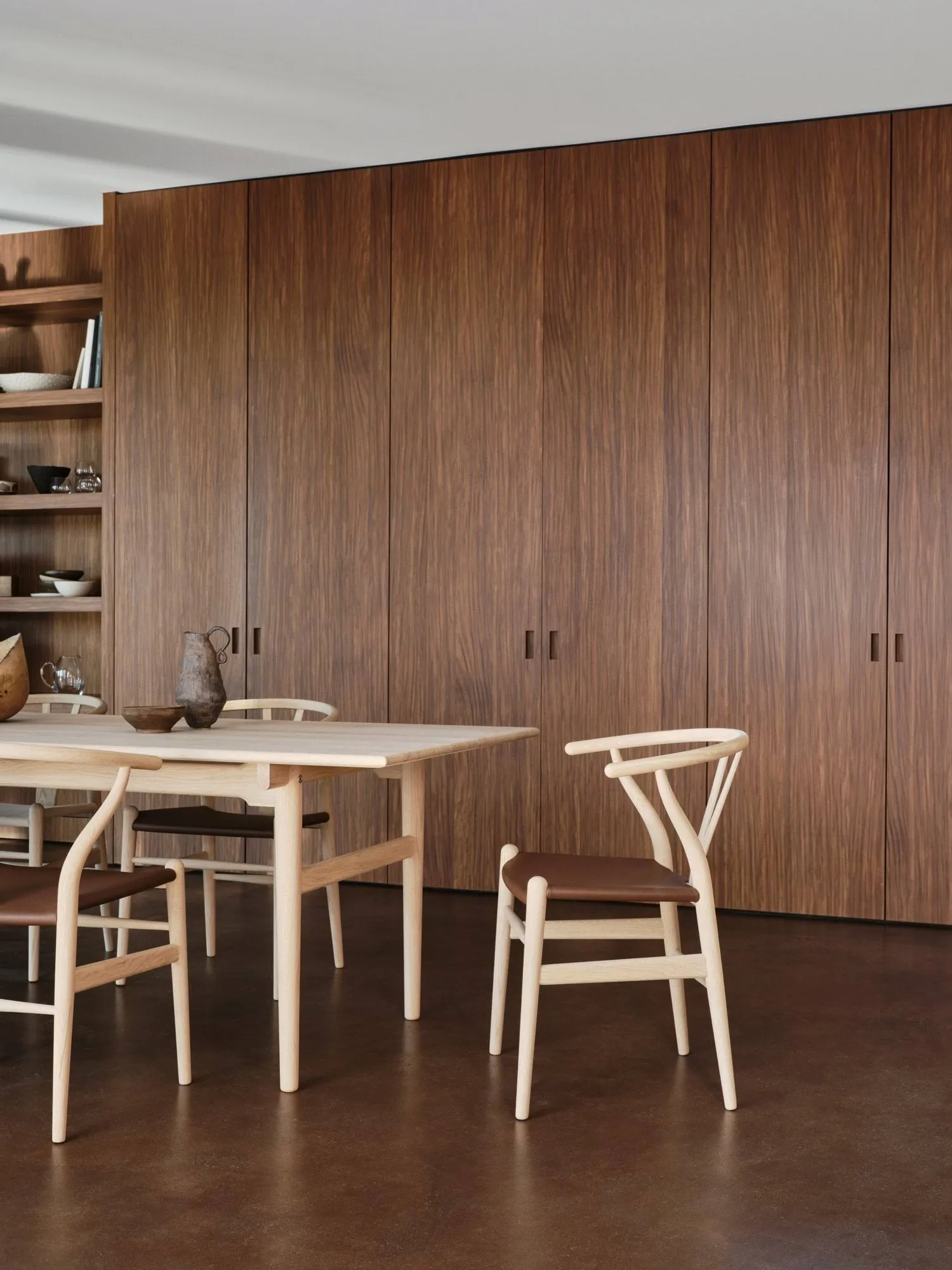 CH24P Y-stol, Lær Loke 7060-såpet eg Carl Hansen & Søn