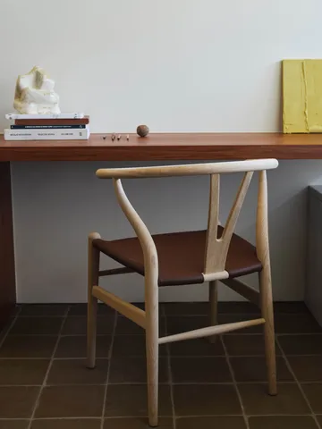 CH24P Y-stol - Lær Loke 7060-såpet eg - Carl Hansen & Søn