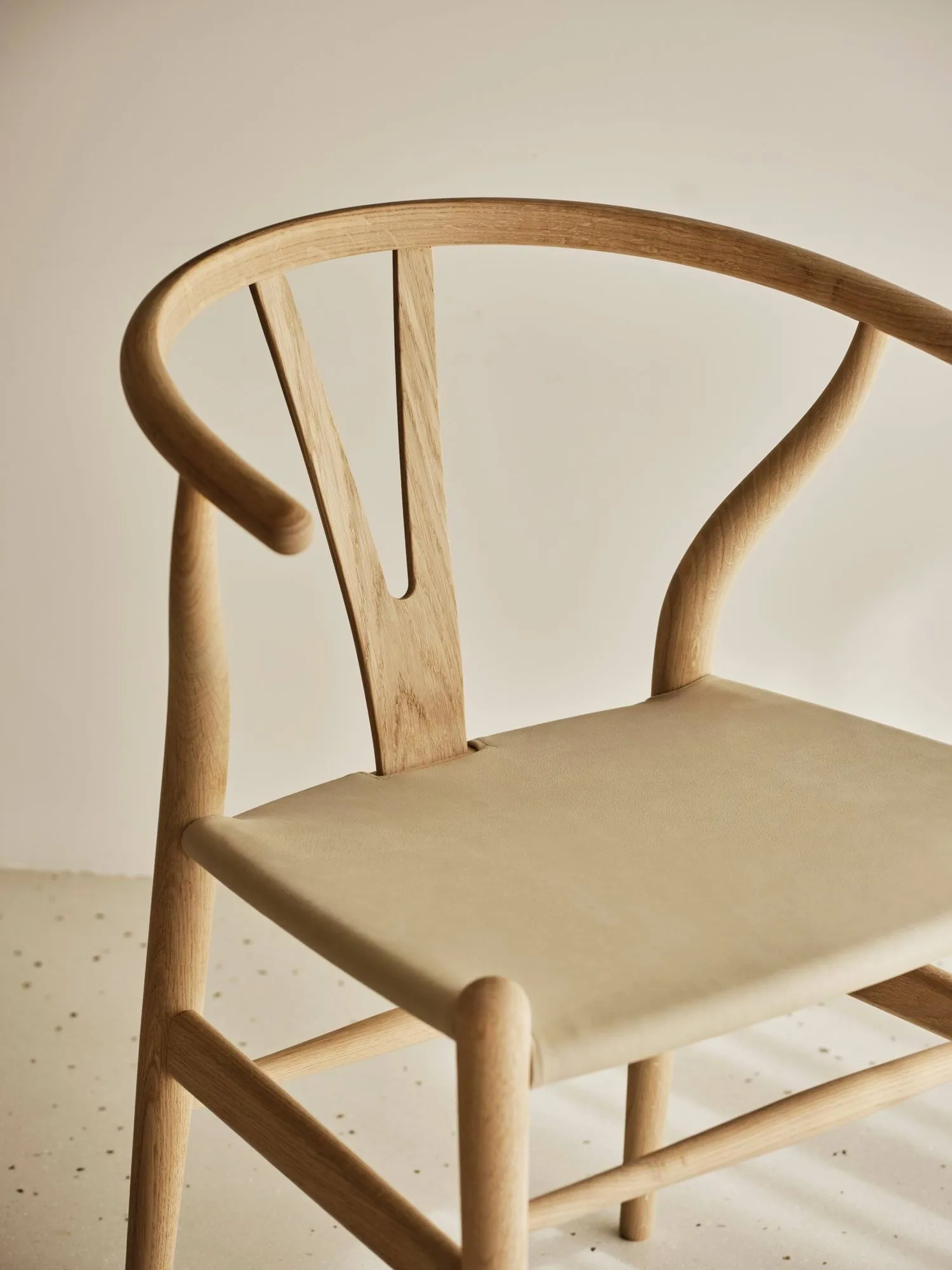 CH24P Y-stol, Lær Terra 20364-såpet eik Carl Hansen & Søn