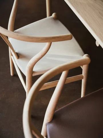 CH24P Y-stol - Lær Terra 20364-såpet eik - Carl Hansen & Søn
