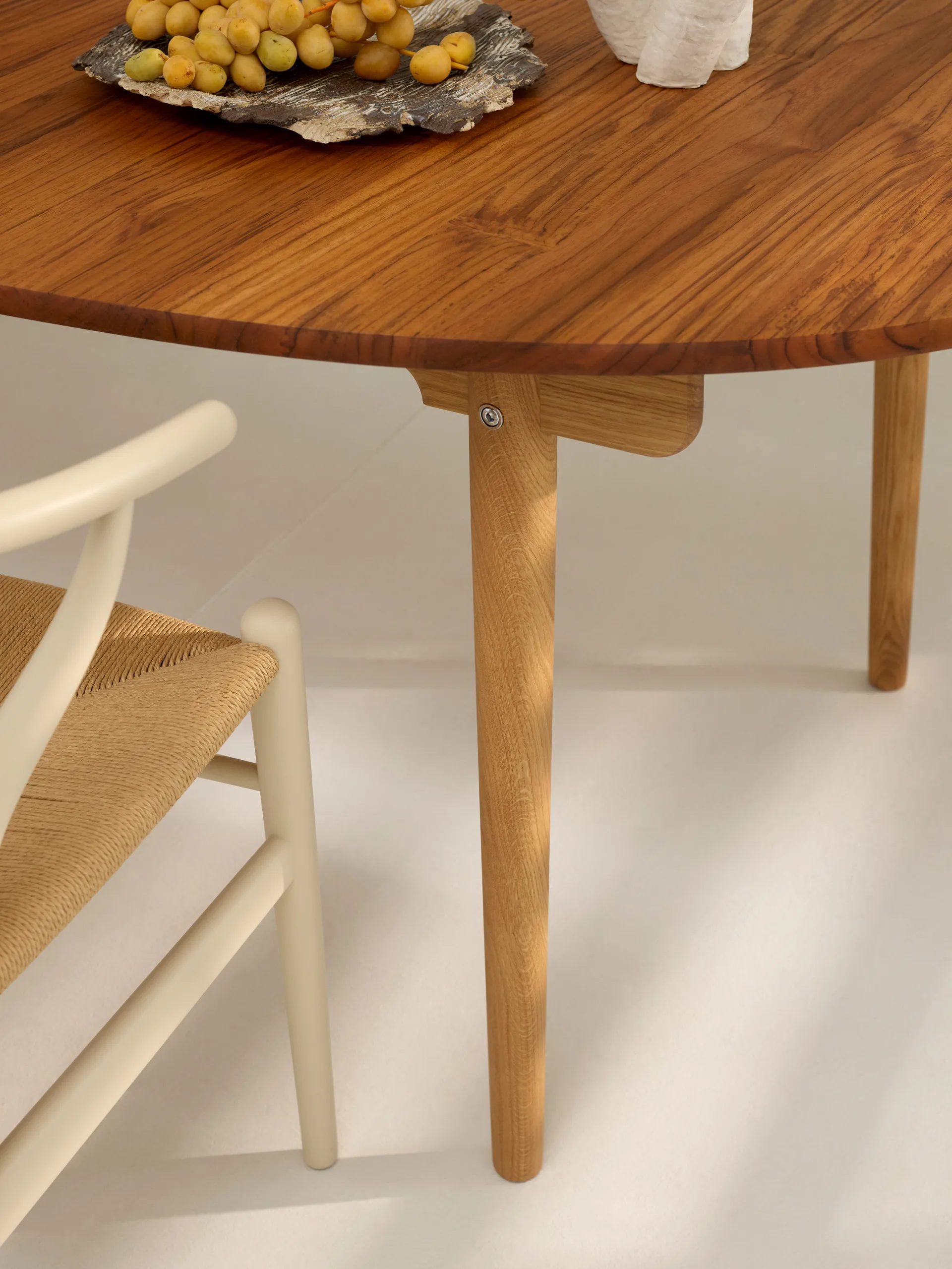 CH338 spisebord + 1 ilegg Special Edition, Teak-eik Carl Hansen & Søn