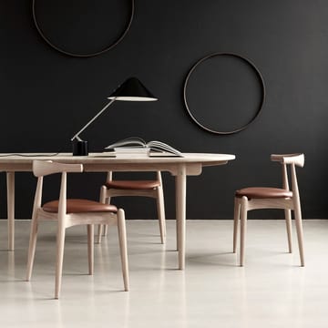 CH338 spisebord med plass til 2 ilägg - Såpet eik - Carl Hansen & Søn