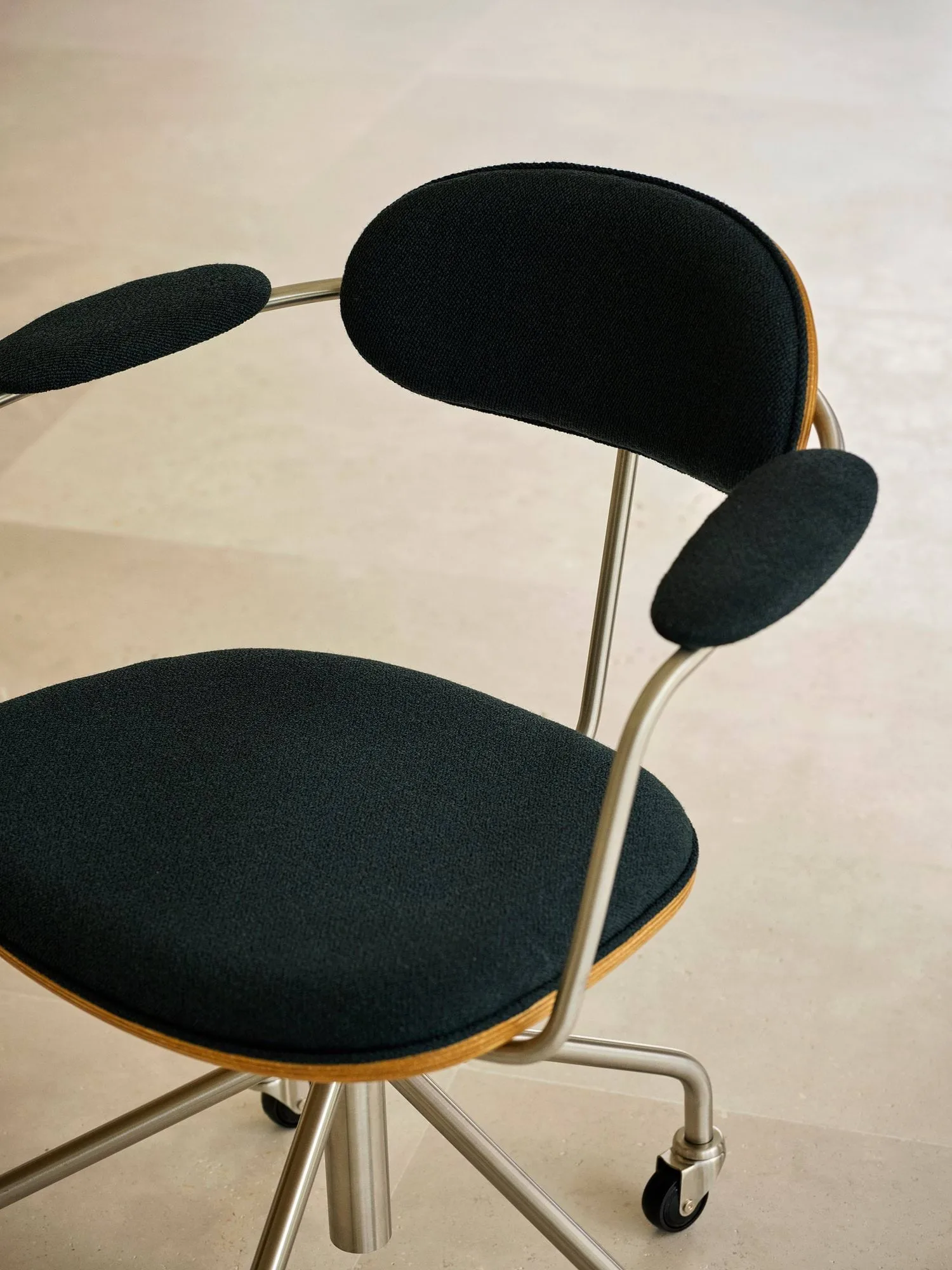 CH621 Swivel Chair snivestol, Stoff Vidar 1062 grønn-oljet eik Carl Hansen & Søn