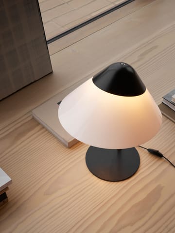 HJW02 Opala bordlampe Midi - Black-chrome - Carl Hansen & Søn