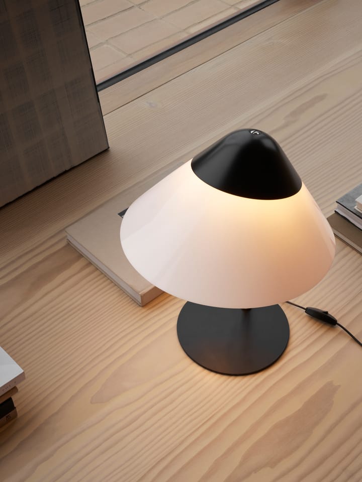 HJW02 Opala bordlampe Midi, Black-chrome Carl Hansen & Søn